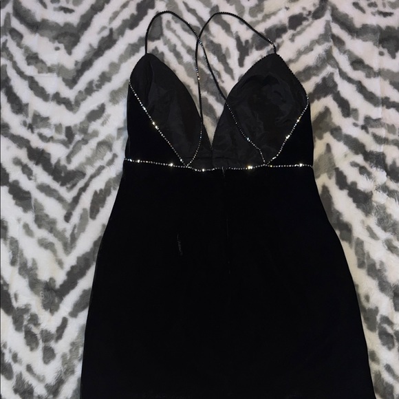 Elegant Crystal Embellished Velvet Black Mini Dress - Picture 5 of 6
